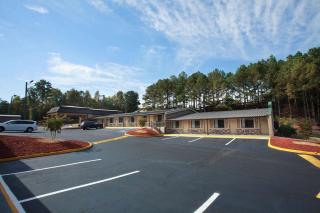Travelodge by Wyndham Macon West - Macon - 2