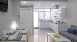 Domus Deorum- a 200 m del Teatro Romano - 0