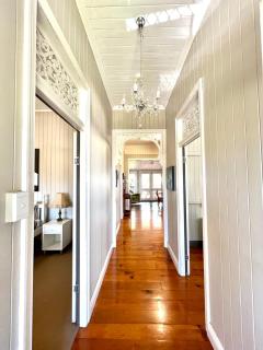 Childers Charmer with Aircon, WIFI & modern luxuries - 1