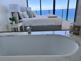 Sub Penthouse Oracle 46th floor - GC Getaways - 2