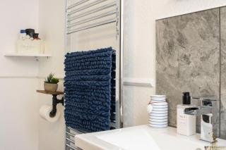 Modern Quirky Exeter City Cottage 2 min walk - shops - 1