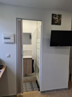 Studio bien équipé et indépendant avec véranda commune - Neuilly-sur-Marne - 3