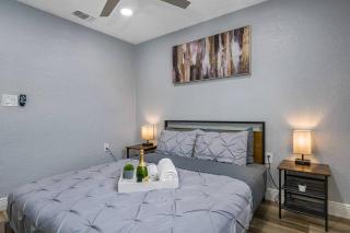 Cozy & Fully Renovated FREE Heated Pool Home! - 7
