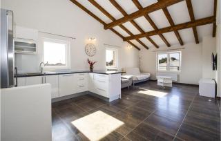 Stunning Apartment In Tribunj - 8