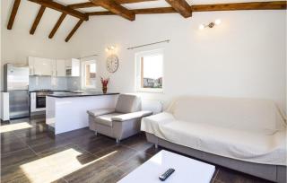 Stunning Apartment In Tribunj - 4