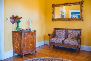 Maple House Large Vacation Home, Sleeps 7 Pet Friendly Great Location - 8