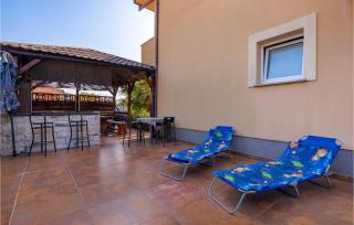 Amazing Apartment In Spincici - 6