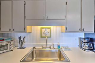 PCB Condo with Balcony Close to the Beach! - Panama City Beach - 4
