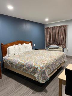 Budget Inn - Hallettsville - 9
