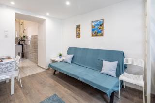 Simple and Central A C Home - Budapest - 1
