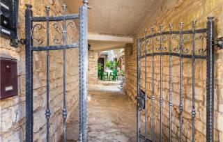 Beautiful Home In Bale With Kitchen - Bale - 2