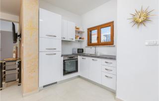 2 Bedroom Nice Apartment In Medulin - Medulin - 5