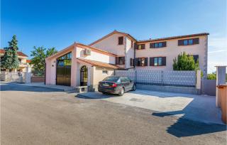 2 Bedroom Nice Apartment In Medulin - Medulin - 3