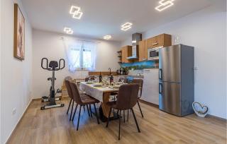 Lovely Home In Labin With Wifi - 1