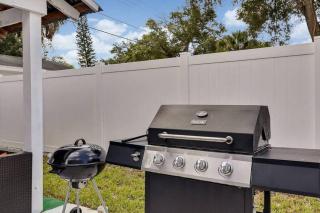 Immaculate & Cozy Entire Heated Pool House - Tampa - 6