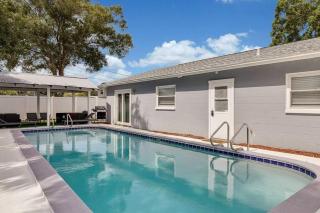 Immaculate & Cozy Entire Heated Pool House - Tampa - 3
