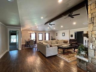 Queen and Duke Cottage - 4