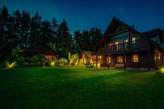 Cottage: AŽ PO UŠI („Head over heels“) - Sloup - 4