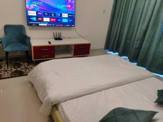 Gharfar 31715 Serene Teal theme-high floor-Pool - Dubai - 0