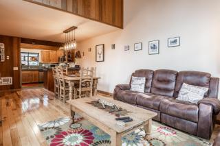 Updated 2 Bedroom and Loft 2 Full Bathroom Woodlands #51Just Steps to Shuttle Close to Golf Course - Mammoth Lakes - 4