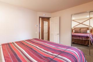 Updated 2 Bedroom and Loft 2 Full Bathroom Woodlands #51Just Steps to Shuttle Close to Golf Course - Mammoth Lakes - 3