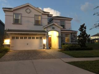 8 bedrooms, 5 bathrooms. Theater Room + Pool/Spa + WiFi - Davenport - 9