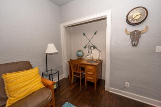 The Charmer, Fiber Internet, ROKU TVs, Washer & Dryer, Near DT Chickasha and Leg Lamp! - Chickasha - 4