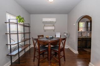 The Charmer, Fiber Internet, ROKU TVs, Washer & Dryer, Near DT Chickasha and Leg Lamp! - Chickasha - 5