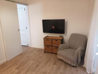 Appartement T2 rénové, centre-ville Hendaye, proche baie, sans ascenseur, balcon, calme, WiFi non inclus - FR-1-239-850 - Hendaye - 3