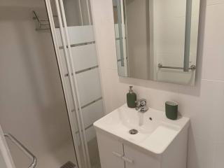 Appartement T2 rénové, centre-ville Hendaye, proche baie, sans ascenseur, balcon, calme, WiFi non inclus - FR-1-239-850 - Hendaye - 2