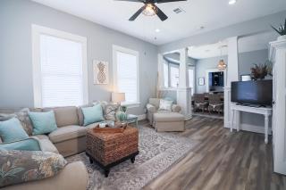 The Old Flamingo Vibrant Bungalow just 2 mins from the beach - 7