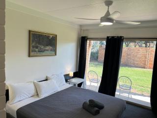 Jumbuck Motor Inn - POOL - PET FRIENDLY SECTION - KING BEDS - Longreach - 4