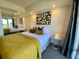 Lakefront Gem, Absolute Waterfront - Queenstown - 2