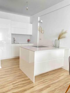 RONI APARTMENTS -Near the historic city center -Family-friendly -Baby cots and toys available -Netflix -Convenient for sightseeing -Services available -Free parking with video surveillance - Prizren - 7