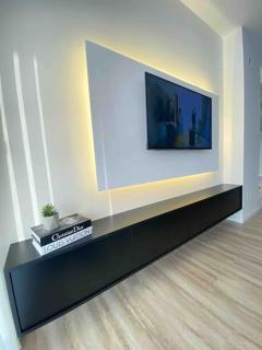RONI APARTMENTS -Near the historic city center -Family-friendly -Baby cots and toys available -Netflix -Convenient for sightseeing -Services available -Free parking with video surveillance - Prizren - 4