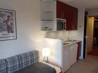 Appartement cosy au pied des pistes avec balcon et parking - FR-1-181-2040 - 0