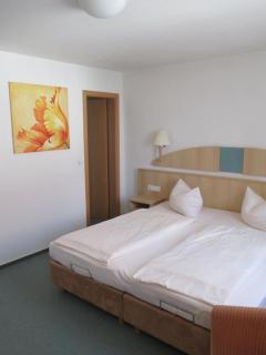 Hotel & Gästehaus Krone - Geiselwind - 9
