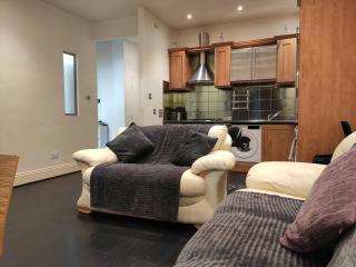 City Centre 2 bedrooms 2 Ensuite Flat free parking - 1
