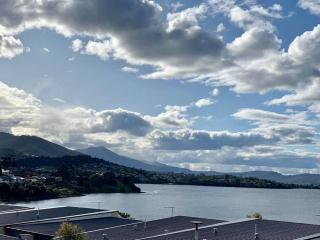 Modern villa with water view - Claremont - 6