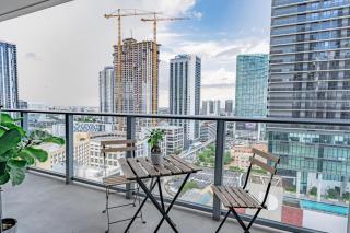 Luxurious 2-Bed Apartment with Breathtaking Bay views!! - 5