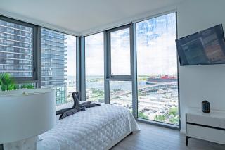 Luxurious 2-Bed Apartment with Breathtaking Bay views!! - 2