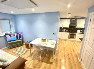 Modern Spacious Annex -Ground Floor - 8