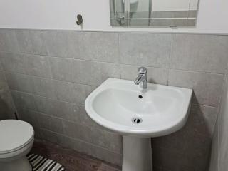 Impeccable 4-Bed House Near Manchester City Centre - Manchester - 2