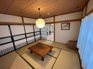 民泊 47ハウス 家族でも楽しめる温泉付き一軒家 - Shiraoi - 1