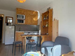 Studio cabine, 4 pers, Risoul, proche commerces, Cuisine équipée, Balcon, Animaux acceptés - FR-1-330-559 - Risoul - 9