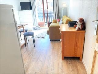 Studio cabine, 4 pers, Risoul, proche commerces, Cuisine équipée, Balcon, Animaux acceptés - FR-1-330-559 - Risoul - 2