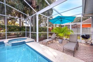 Palm Harbor Paradise - Spacious Home In Quiet Neighborhood with Heated Pool, Billiard Room, Hot Tub - 2