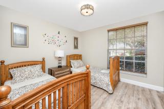Palm Harbor Paradise - Lovely Home with Pool & Hot Tub - Palm Harbor - 2