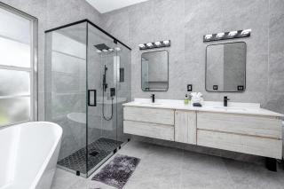 Palm Harbor Paradise - Spacious Home In Quiet Neighborhood with Heated Pool, Billiard Room, Hot Tub - 6