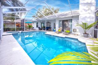 Palm Harbor Paradise - Spacious Home In Quiet Neighborhood with Heated Pool, Billiard Room, Hot Tub - Palm Harbor - 9